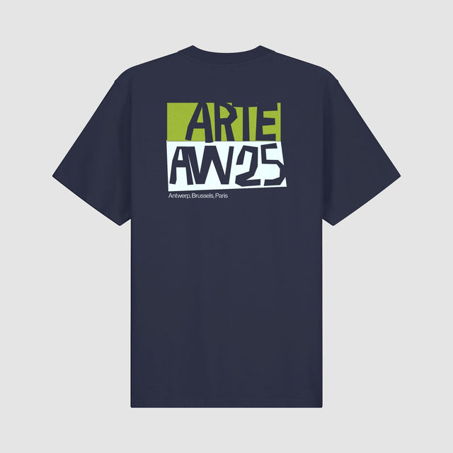 Cut Out Print T-shirt van Arte Antwerp in de kleur navy