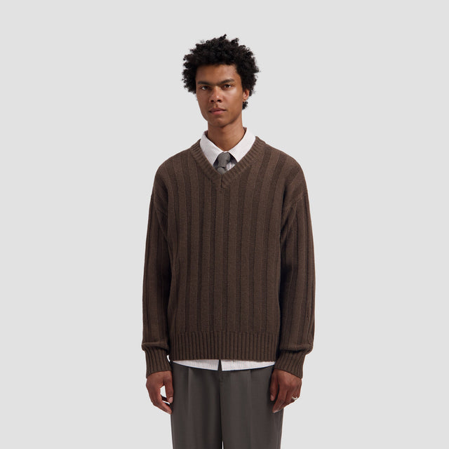 KNITTED V-NECK